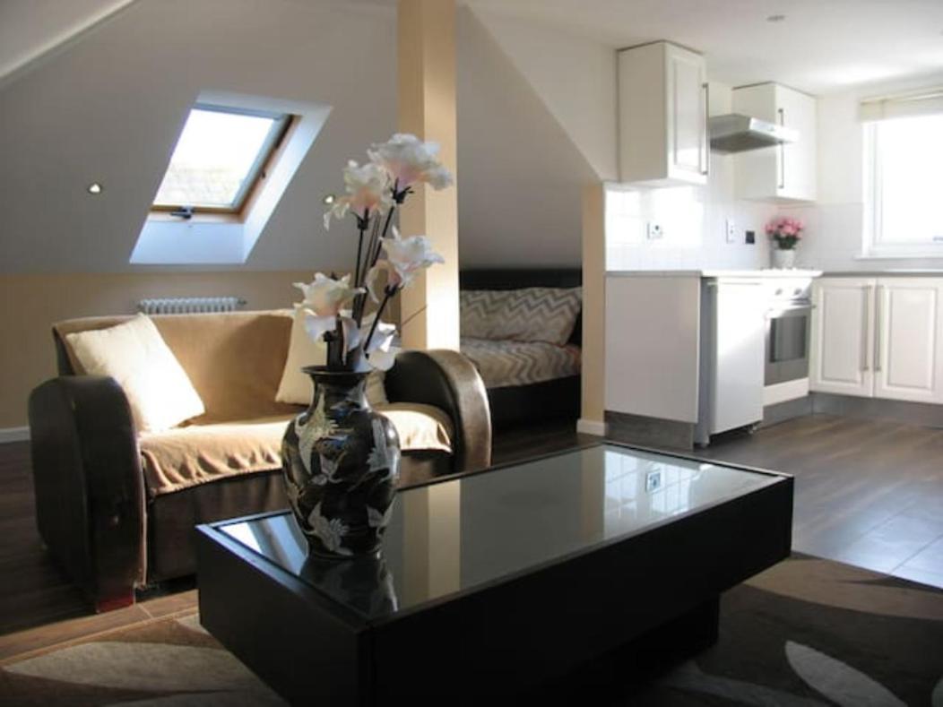 Modern Cosy Private Studio, Wifi, Ip-Tv, Must See Romford Luaran gambar