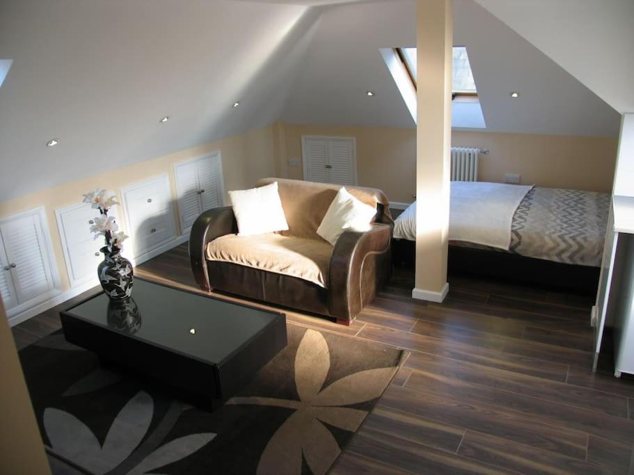 Modern Cosy Private Studio, Wifi, Ip-Tv, Must See Romford Luaran gambar